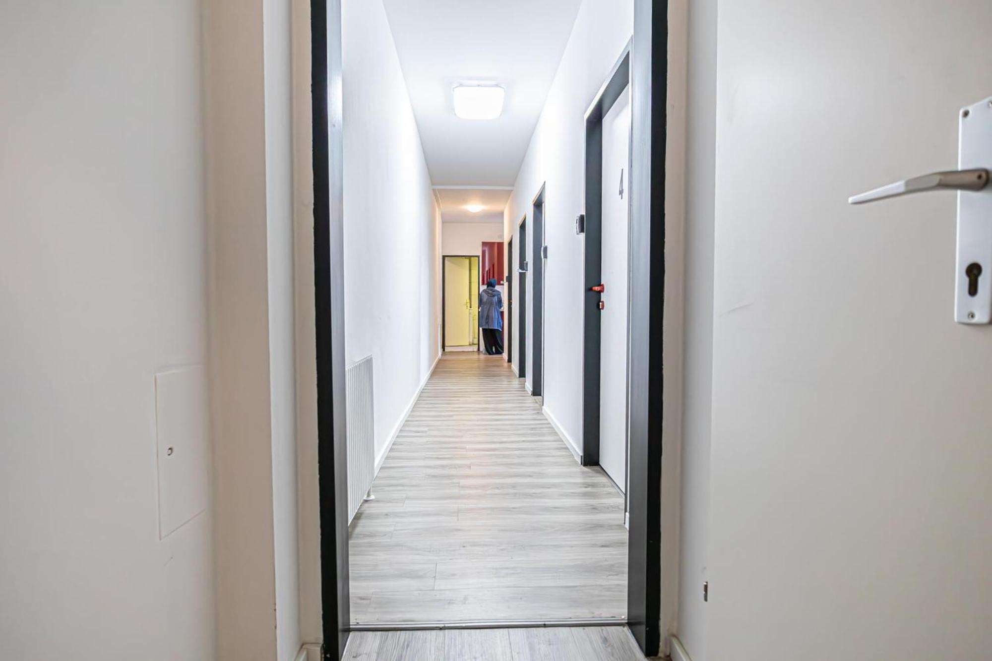 Near Schoenbrunn - Economy Rooms In Shared Apartment At Meidling Train Station Viena Exterior foto