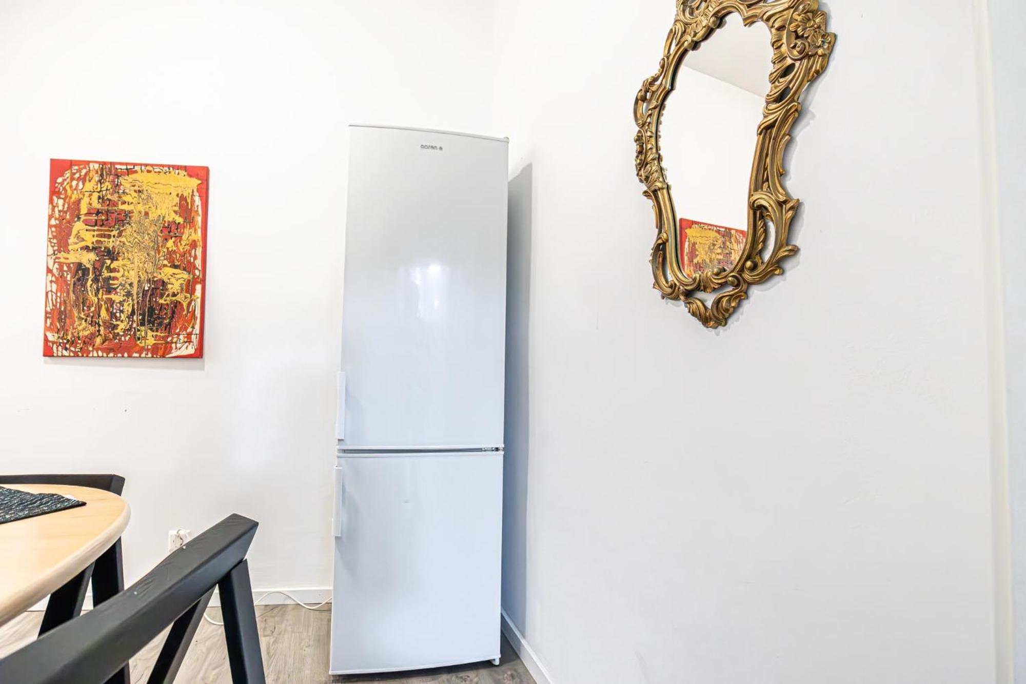 Near Schoenbrunn - Economy Rooms In Shared Apartment At Meidling Train Station Viena Exterior foto