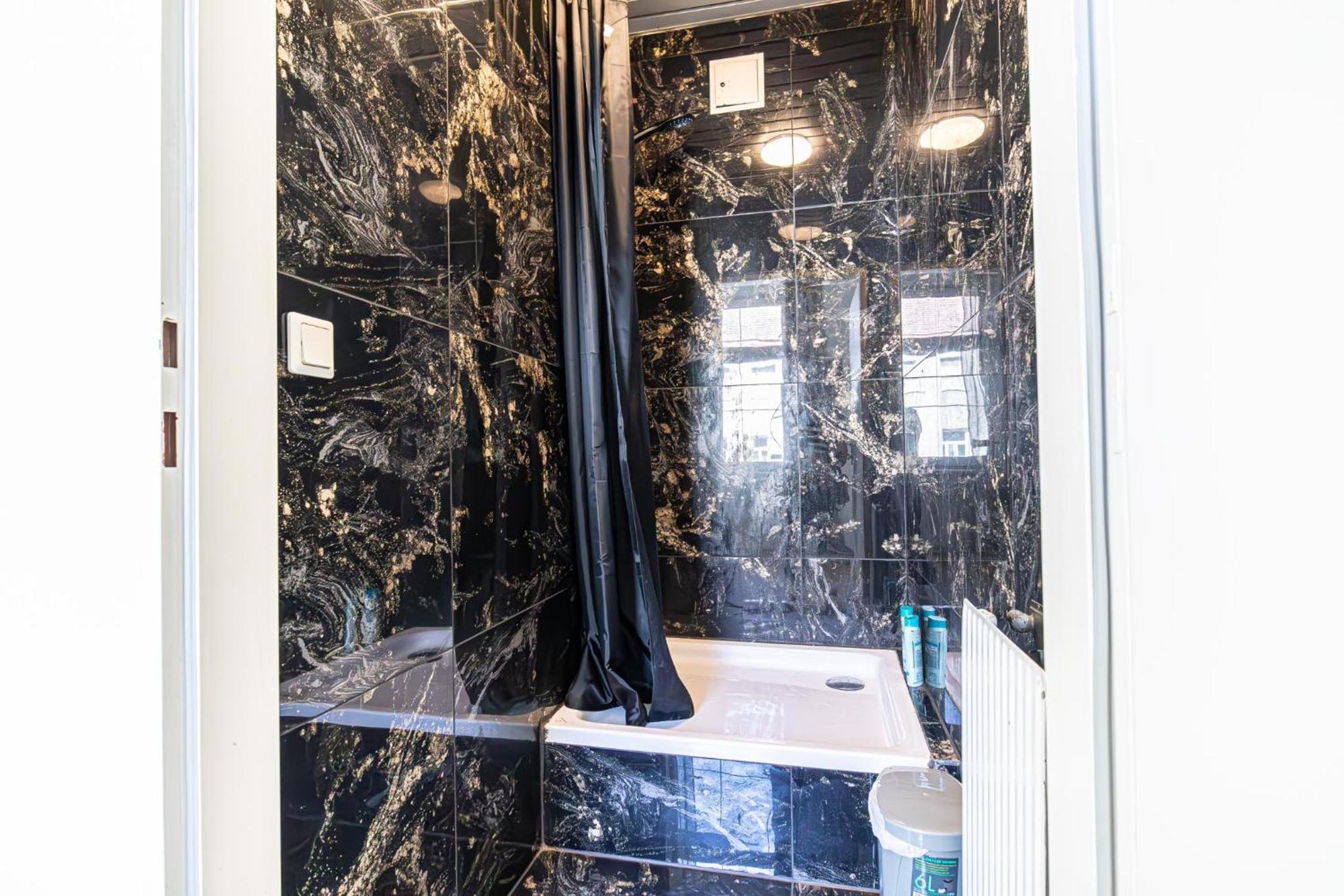 Near Schoenbrunn - Economy Rooms In Shared Apartment At Meidling Train Station Viena Exterior foto