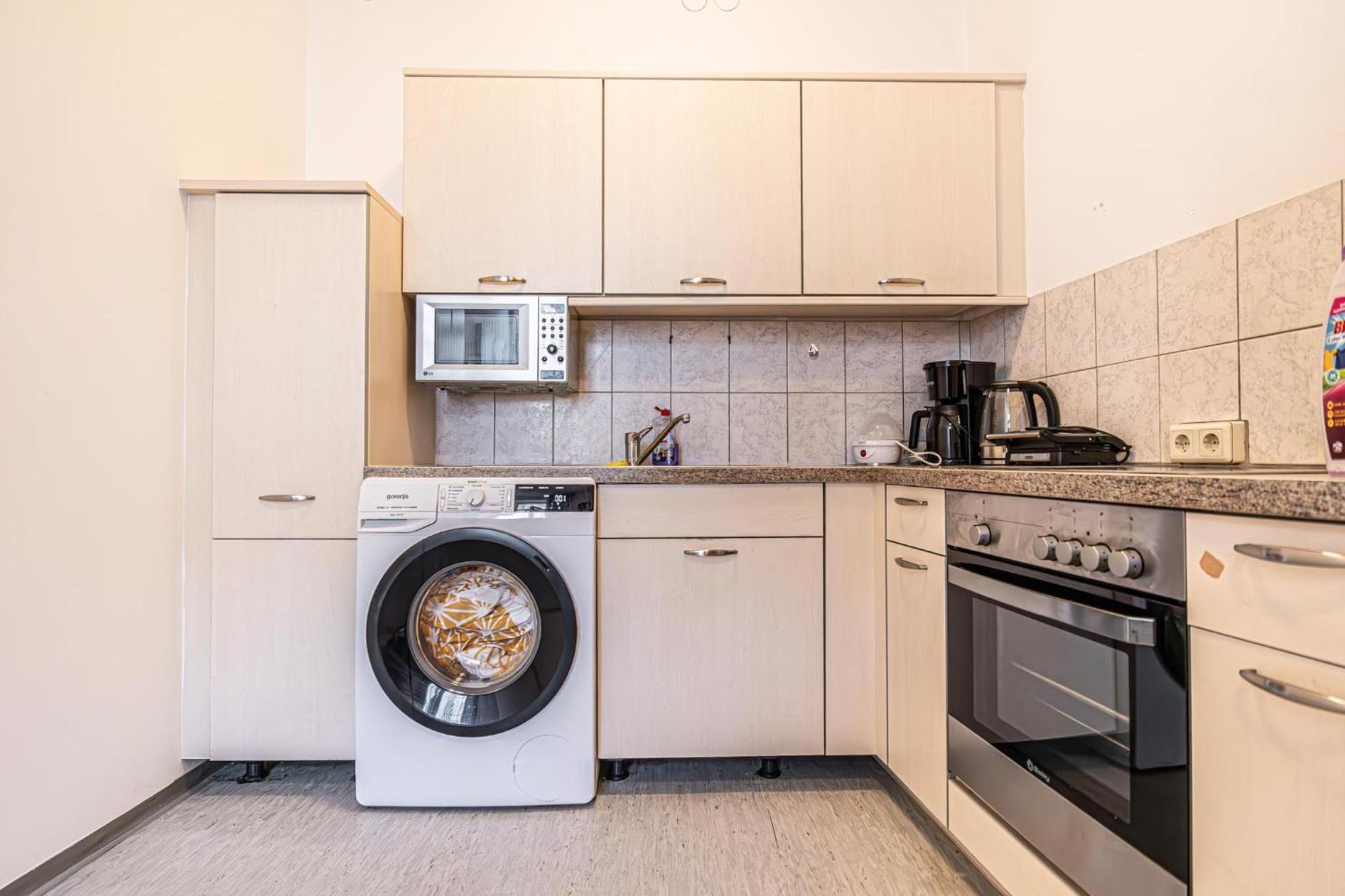 Near Schoenbrunn - Economy Rooms In Shared Apartment At Meidling Train Station Viena Exterior foto