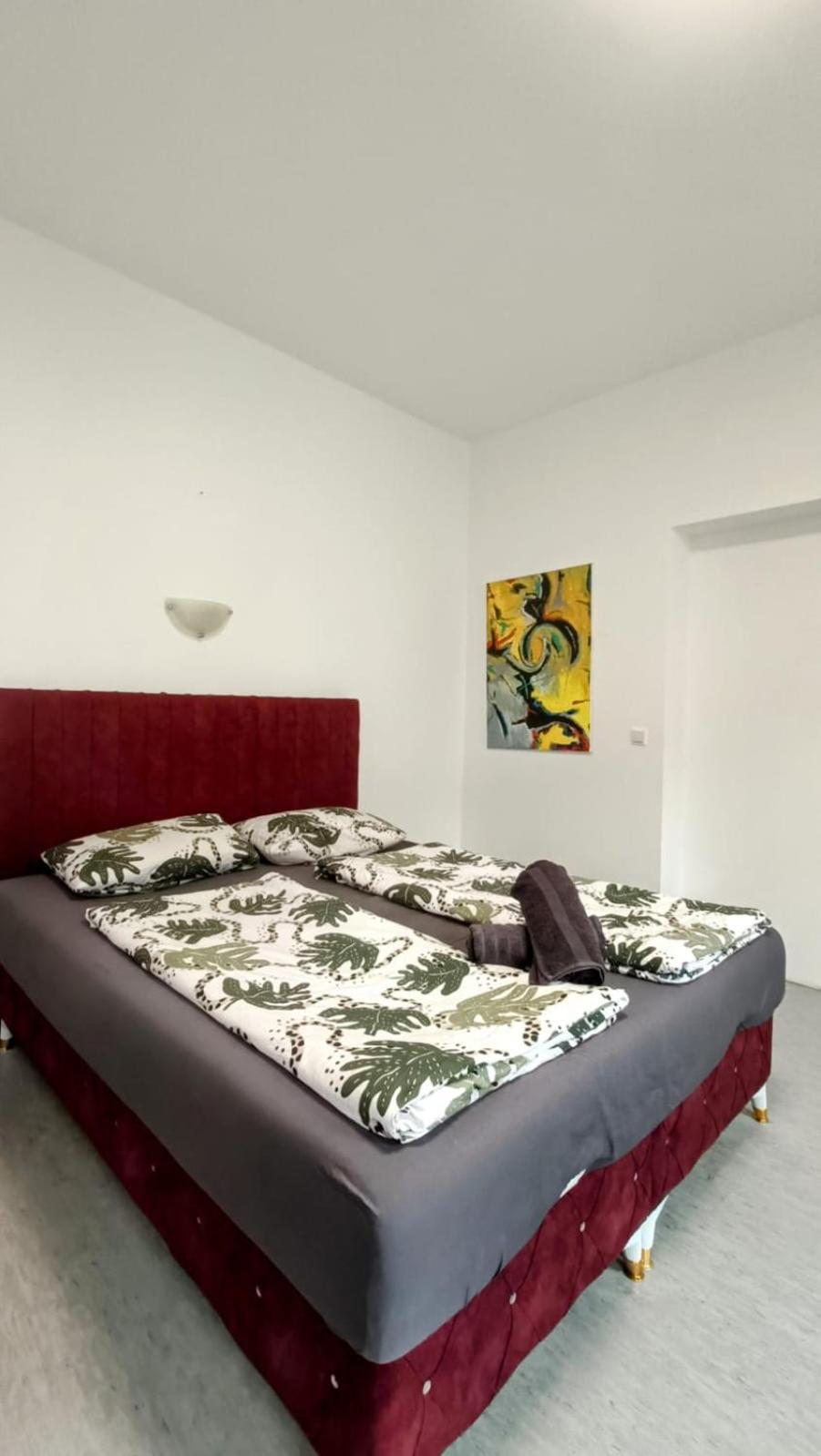 Near Schoenbrunn - Economy Rooms In Shared Apartment At Meidling Train Station Viena Exterior foto