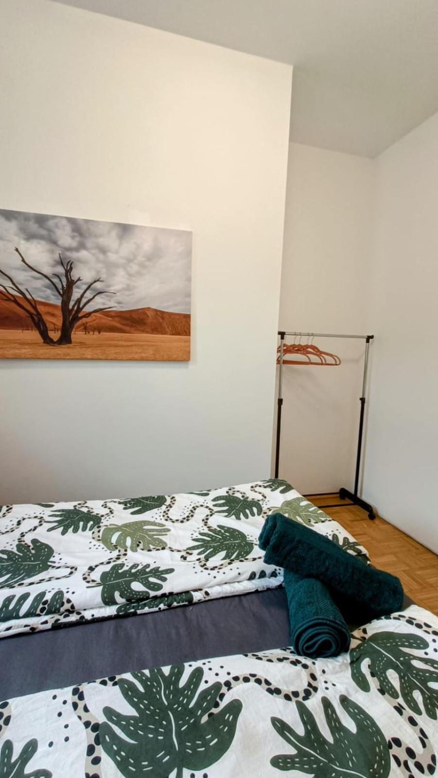 Near Schoenbrunn - Economy Rooms In Shared Apartment At Meidling Train Station Viena Exterior foto
