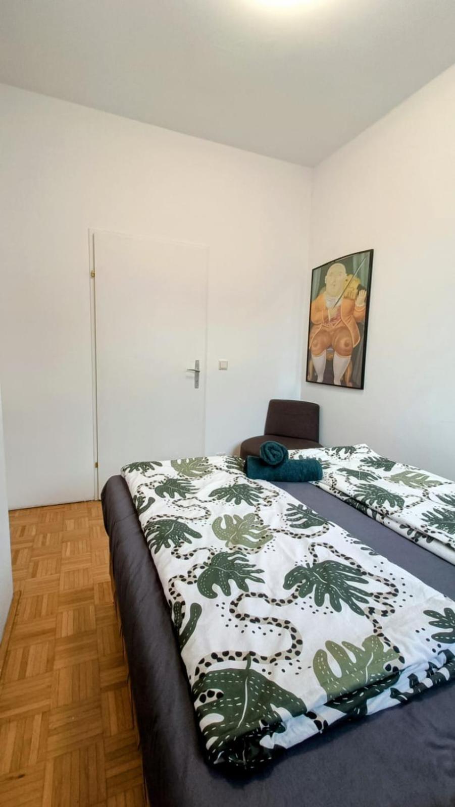 Near Schoenbrunn - Economy Rooms In Shared Apartment At Meidling Train Station Viena Exterior foto