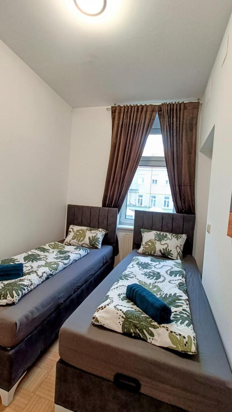 Near Schoenbrunn - Economy Rooms In Shared Apartment At Meidling Train Station Viena Exterior foto